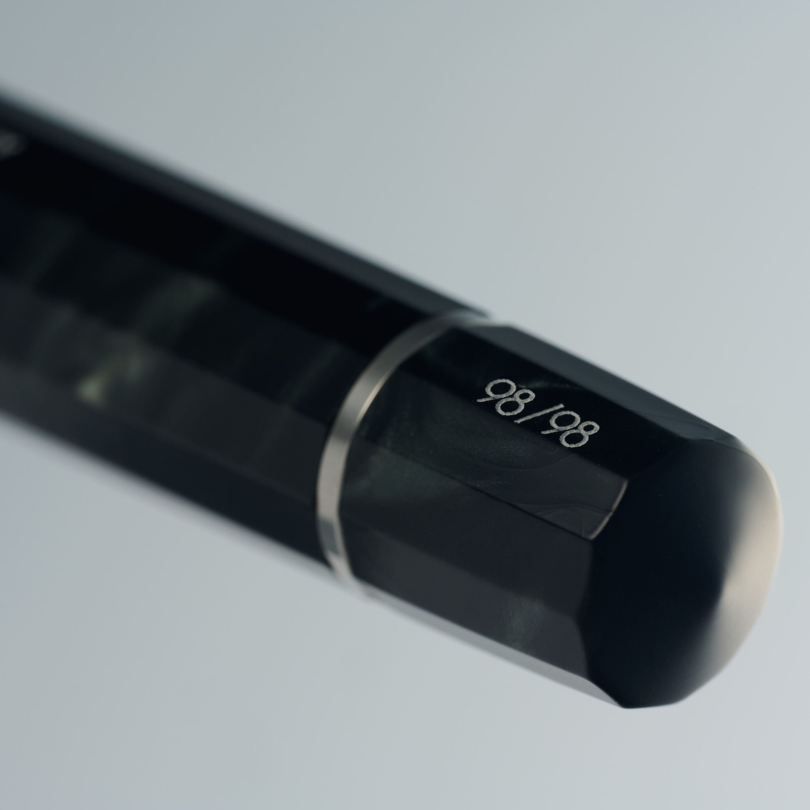 パラゴン ブラック ローラーボールペン(ホワイトゴールド)