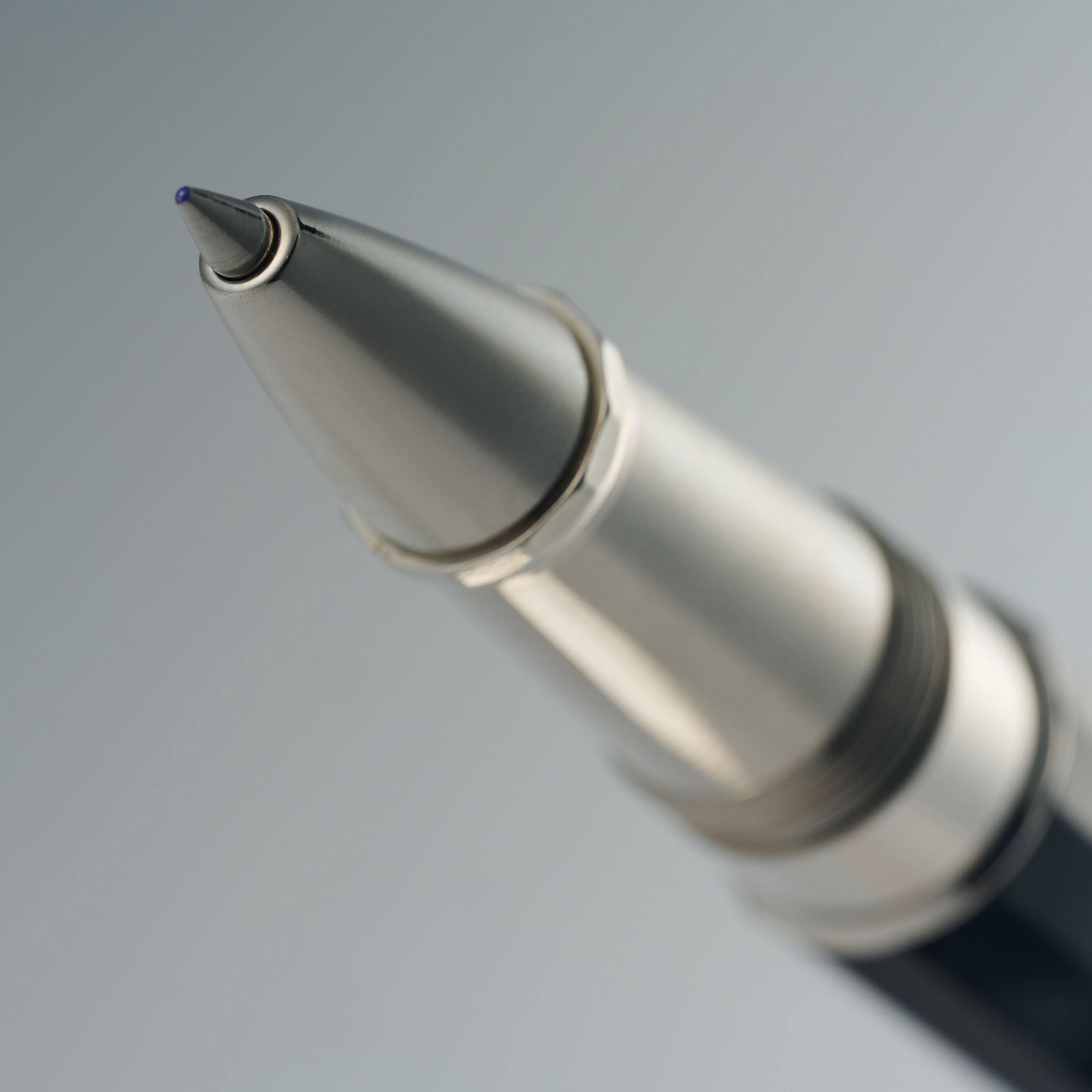 Paragon Black Rollerball Pen (White Gold)