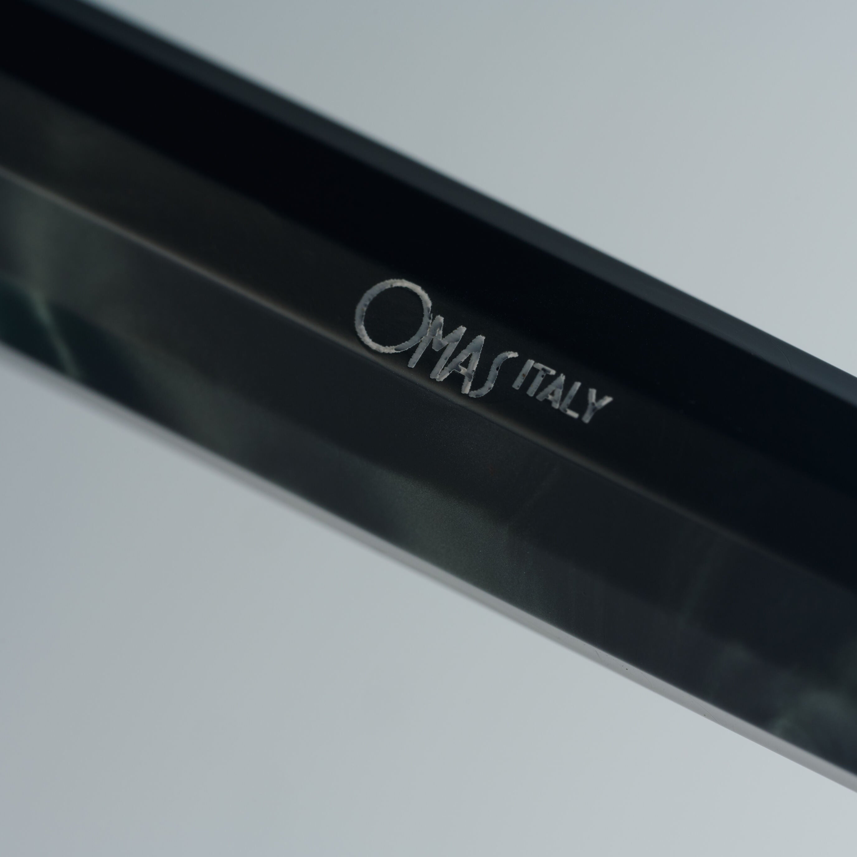 Paragon Black Rollerball Pen (White Gold)